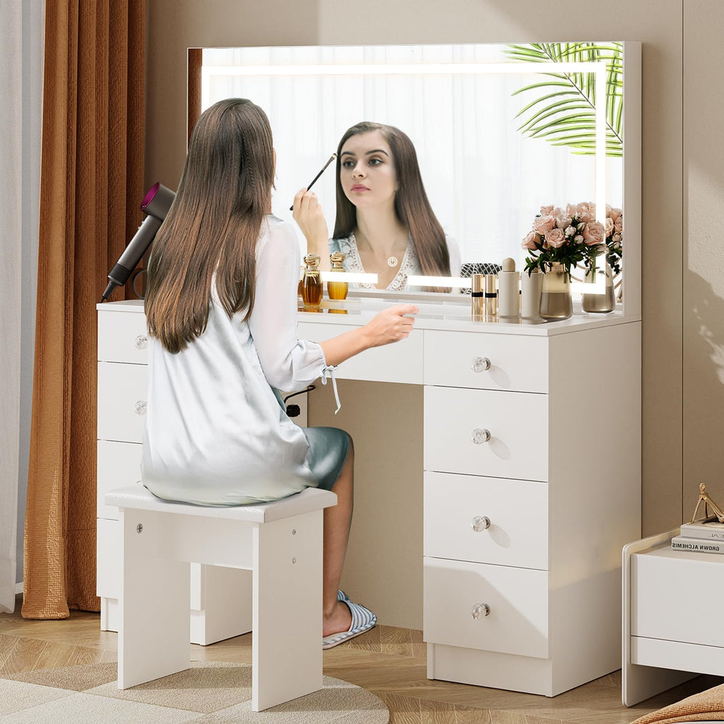 Vanity with Lighted Mirror C40466